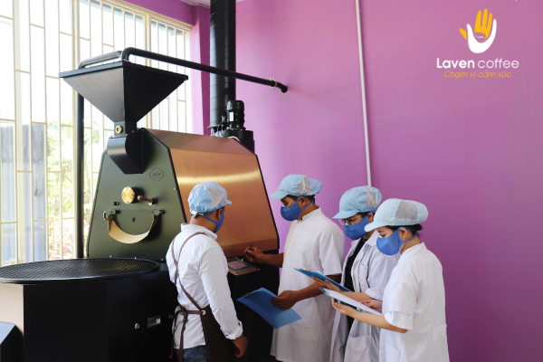 Hệ thống máy móc hiện đại và hoàn toàn tự động tại nhà máy của Laven Coffee